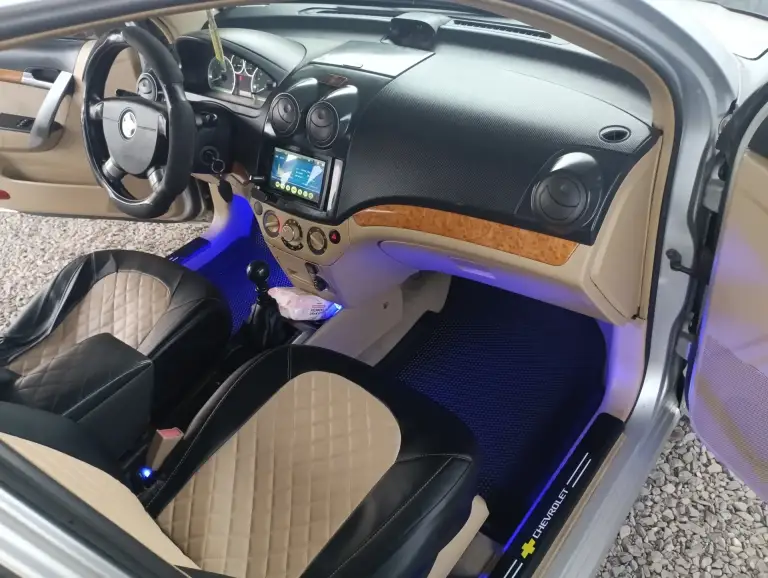 Продам шевроле авео 1.6.16 клоп, газ бензин вписан, машина в хорошем состоянии, мотор, каробка, ходовая, без вопросов масло не берёт не грамма, кузов весь целый, днище в отличном состоянии, салон ухоженный стоит, центральный замок, передние электростеклоподъемники, электро регулировка зеркал, музыка не плохая, подсветка салона, новые эво коврики, новый компрессор кондиционера, документы полный порядок я владелец по документам техосмотр пройден.480₽ +79494356455 - фотография - 8