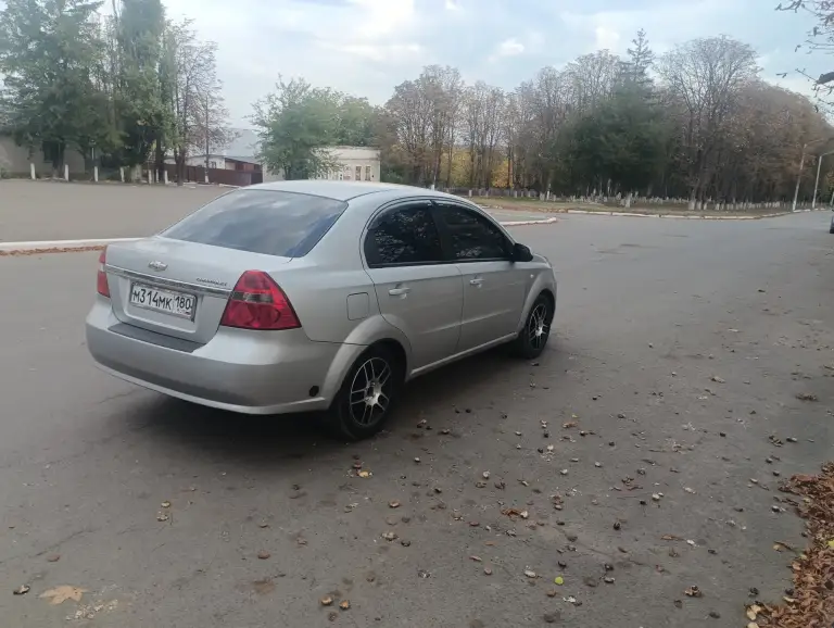 Продам шевроле авео 1.6.16 клоп, газ бензин вписан, машина в хорошем состоянии, мотор, каробка, ходовая, без вопросов масло не берёт не грамма, кузов весь целый, днище в отличном состоянии, салон ухоженный стоит, центральный замок, передние электростеклоподъемники, электро регулировка зеркал, музыка не плохая, подсветка салона, новые эво коврики, новый компрессор кондиционера, документы полный порядок я владелец по документам техосмотр пройден.480₽ +79494356455 - фотография - 2