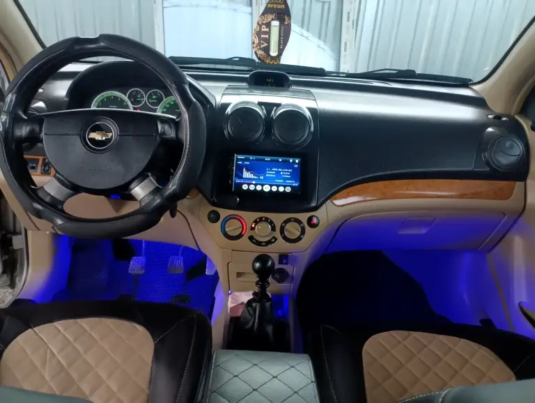 Продам шевроле авео 1.6.16 клоп, газ бензин вписан, машина в хорошем состоянии, мотор, каробка, ходовая, без вопросов масло не берёт не грамма, кузов весь целый, днище в отличном состоянии, салон ухоженный стоит, центральный замок, передние электростеклоподъемники, электро регулировка зеркал, музыка не плохая, подсветка салона, новые эво коврики, новый компрессор кондиционера, документы полный порядок я владелец по документам техосмотр пройден.480₽ +79494356455 - фотография - 9