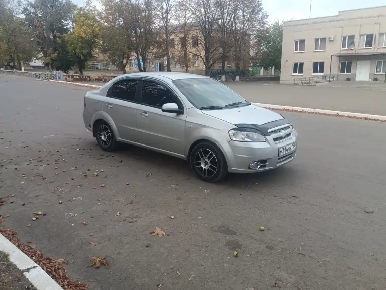 Продам шевроле авео 1.6.16 клоп, газ бензин вписан, машина в хорошем состоянии, мотор, каробка, ходовая, без вопросов масло не берёт не грамма, кузов весь целый, днище в отличном состоянии, салон ухоженный стоит, центральный замок, передние электростеклоподъемники, электро регулировка зеркал, музыка не плохая, подсветка салона, новые эво коврики, новый компрессор кондиционера, документы полный порядок я владелец по документам техосмотр пройден.480₽ +79494356455 - фотография - 3