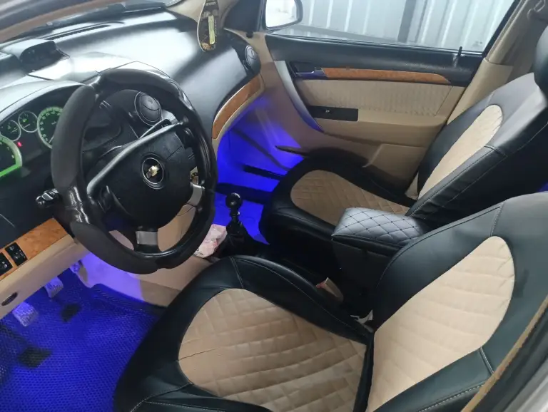 Продам шевроле авео 1.6.16 клоп, газ бензин вписан, машина в хорошем состоянии, мотор, каробка, ходовая, без вопросов масло не берёт не грамма, кузов весь целый, днище в отличном состоянии, салон ухоженный стоит, центральный замок, передние электростеклоподъемники, электро регулировка зеркал, музыка не плохая, подсветка салона, новые эво коврики, новый компрессор кондиционера, документы полный порядок я владелец по документам техосмотр пройден.480₽ +79494356455 - фотография - 5