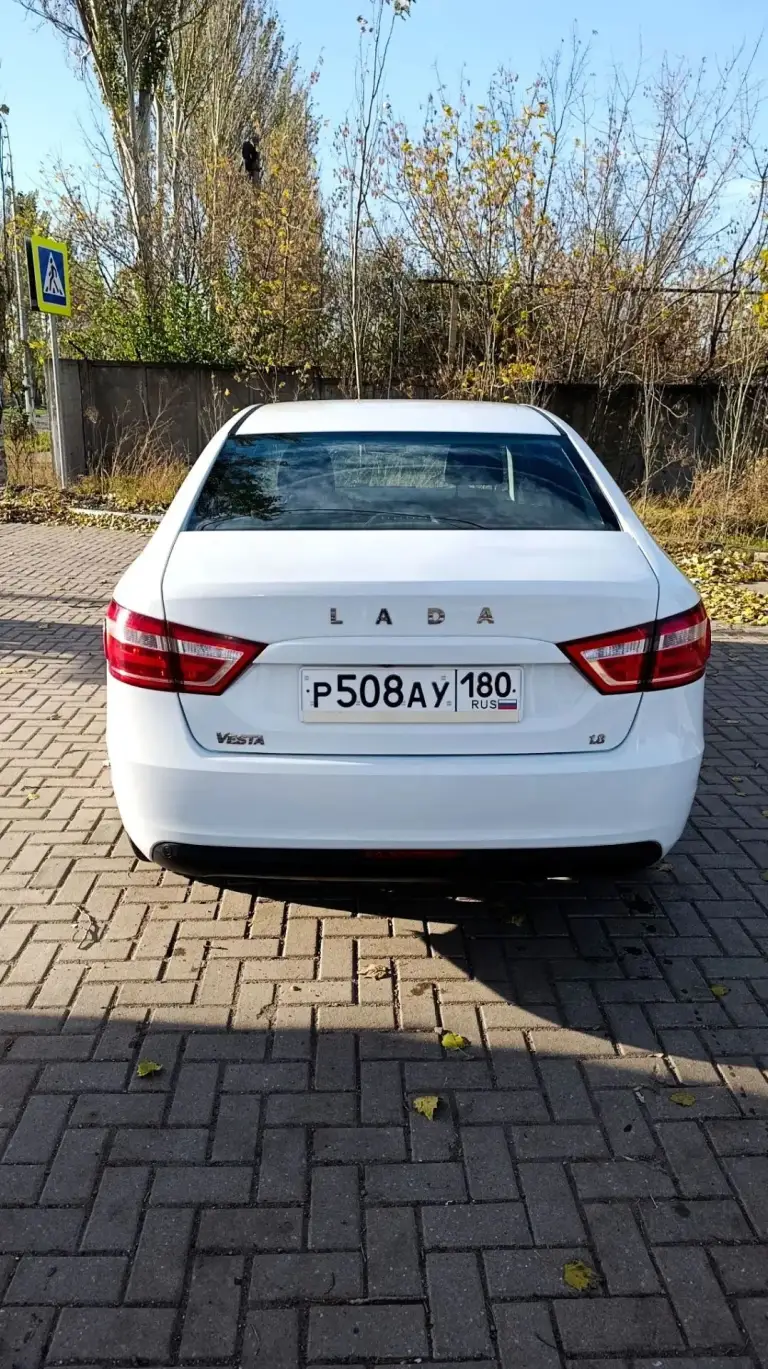 Продам ладу весту 2017г. В. 1.8, акпп. Пробег 119 т. Км одна хозяйка из салона, она и продаёт. Автомобиль в хорошем техническом состоянии, по внешнему виду посекло правый бок. Осмотр в горловке. Переоформление обязательно. Цена 550 тыс руб. Тел +79493095393 - фотография - 3