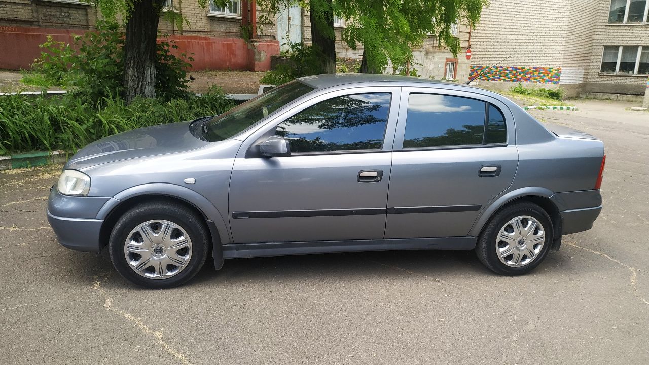 Купить opel astra g 2007г, куплен в салоне в 2008. я второй хозяин.  постоянный учёт днр, в отличном состоянии. пробег - 210000 пробега.  двигатель 1.4...