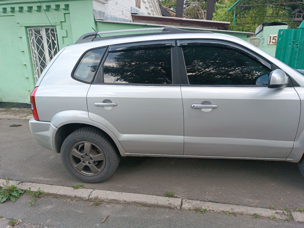 Хендай туксон 2005г. Hyundai Tucson 2005. Хендай Туксон 2005 года черно матовый цвет. Hyundai Tucson TL мокрый асфальт.