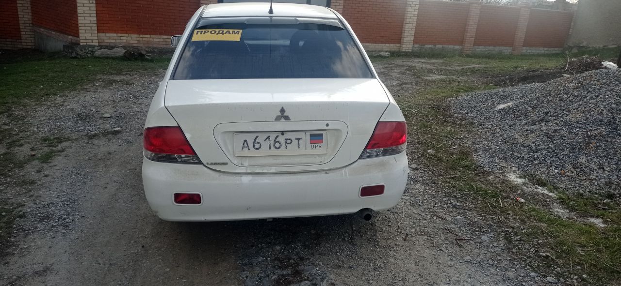 Продам митсубиси лансер 9 в хорошем состоянии. один хозяин. машина 2008 г. в. выехала из салона в 2011 году. в дтп не была, и не красилась, все стекла родные. пробег 154т. км мотор 1.6 16 кл. 98 л. с. кондиционер, 4 стеклоподъёмника, подогрев передних сидений, ел. зеркала, обогрев заднего стекла, гидроусилитель руля, ксенон. мотор в идеальном состоянии, коробка переключается как на новой машине. новые свечи, катушки, масло в двигателе, резина, акумулятор. гбо евро-4 вписано в техпаспорт. нужно заниматься арками задних крыльев! цена договорная. +79495240709 - фотография - 4