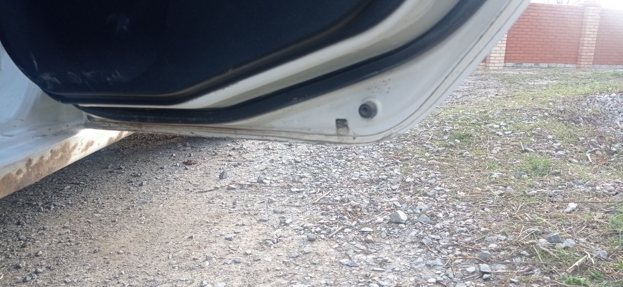 Продам митсубиси лансер 9 в хорошем состоянии. один хозяин. машина 2008 г. в. выехала из салона в 2011 году. в дтп не была, и не красилась, все стекла родные. пробег 154т. км мотор 1.6 16 кл. 98 л. с. кондиционер, 4 стеклоподъёмника, подогрев передних сидений, ел. зеркала, обогрев заднего стекла, гидроусилитель руля, ксенон. мотор в идеальном состоянии, коробка переключается как на новой машине. новые свечи, катушки, масло в двигателе, резина, акумулятор. гбо евро-4 вписано в техпаспорт. нужно заниматься арками задних крыльев! цена договорная. +79495240709 - фотография - 7