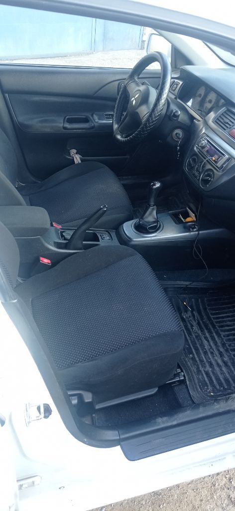 Продам митсубиси лансер 9 в хорошем состоянии. один хозяин. машина 2008 г. в. выехала из салона в 2011 году. в дтп не была, и не красилась, все стекла родные. пробег 154т. км мотор 1.6 16 кл. 98 л. с. кондиционер, 4 стеклоподъёмника, подогрев передних сидений, ел. зеркала, обогрев заднего стекла, гидроусилитель руля, ксенон. мотор в идеальном состоянии, коробка переключается как на новой машине. новые свечи, катушки, масло в двигателе, резина, акумулятор. гбо евро-4 вписано в техпаспорт. нужно заниматься арками задних крыльев! цена договорная. +79495240709 - фотография - 18