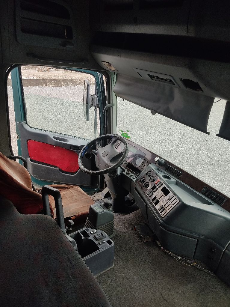Продам mercedes-benz actros 2001г. объем 12л, реф рабочий, на 18 поддонов. пневмоподушки и амортизаторы недавно заменены. есть недочеты по кузову. тяговая резина в хорошем состоянии. вопросы по телефону +7 949 334 16 25. цена 800 000 - фотография - 8