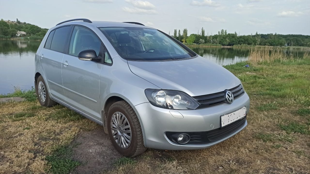 Volkswagen golf plus 2012 год 75 тыс. пробег (проверено родной) 1 хозяин  коробка робот 7 ст. двигатель 1.4 турбо 122 л. с. гольф плюс выше и  просторне...