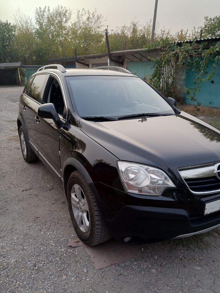 Продается опель антара 2011 года, с оригинальный пробег 280 тыс км, от собственника, надежный дешевый в содержании автомобиль с большим клиренсом и багажником, от собственника полная гальваническая оцинковка кузова, 2.4 140 л. с бензиновый атмосферный мотор миллионник и классическая не убиваемая механика, комплектация полная самая оптимальная компоновка на этой машине, осмотр г. брянка. зеленая автотека, сброшу по запросу. торг есть возле капота. вопросы по телефону. +79591028715 цена 990 тыс. ₽ - фотография - 3