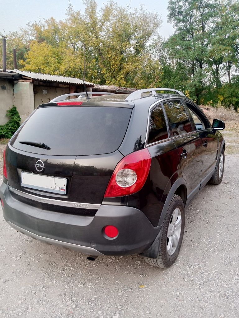Продается опель антара 2011 года, с оригинальный пробег 280 тыс км, от собственника, надежный дешевый в содержании автомобиль с большим клиренсом и багажником, от собственника полная гальваническая оцинковка кузова, 2.4 140 л. с бензиновый атмосферный мотор миллионник и классическая не убиваемая механика, комплектация полная самая оптимальная компоновка на этой машине, осмотр г. брянка. зеленая автотека, сброшу по запросу. торг есть возле капота. вопросы по телефону. +79591028715 цена 990 тыс. ₽ - фотография - 5