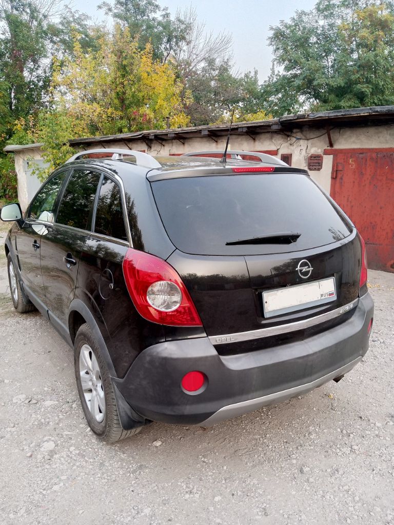 Продается опель антара 2011 года, с оригинальный пробег 280 тыс км, от собственника, надежный дешевый в содержании автомобиль с большим клиренсом и багажником, от собственника полная гальваническая оцинковка кузова, 2.4 140 л. с бензиновый атмосферный мотор миллионник и классическая не убиваемая механика, комплектация полная самая оптимальная компоновка на этой машине, осмотр г. брянка. зеленая автотека, сброшу по запросу. торг есть возле капота. вопросы по телефону. +79591028715 цена 990 тыс. ₽ - фотография - 4