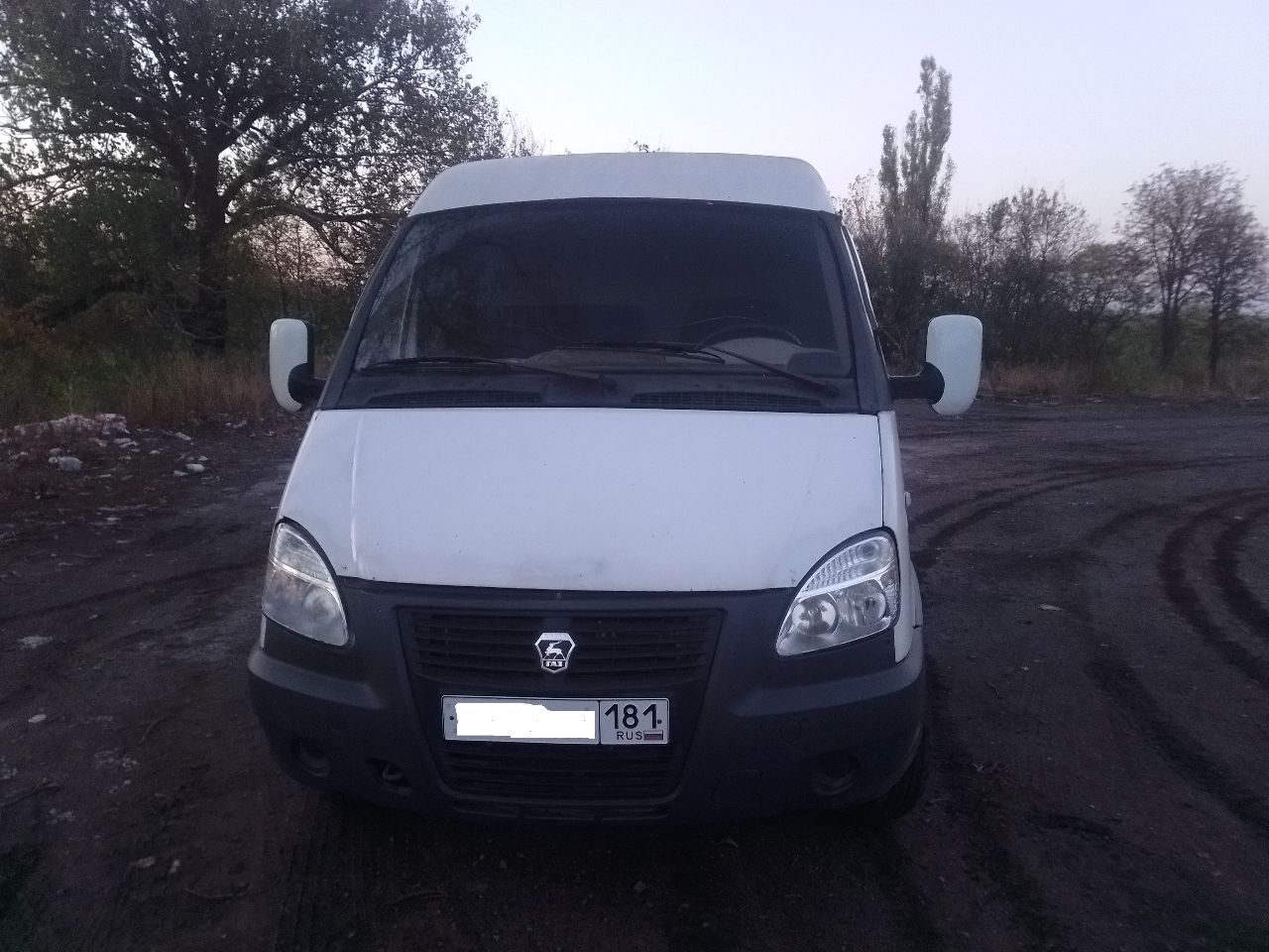 Продам газель газ-2705 2003 г. в. двигатель 2.5л (гбо установлено и вписано в птс стс), стартер редукторный. ходовка в норме ничего не стучит. рама целая. резина всесезонка высота протектора 6мм. есть коррозия по кузову. номера читаются хорошо на кузове. авто на ходу(желательно настроить карбюратор). автомобиль находится в г. стаханов. цена 220 000 р. тел. +79595332989 (не всегда есть связь, пишите в telegram). - фотография - 4