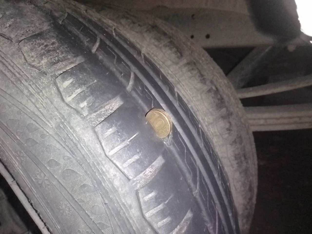 Продам газель газ-2705 2003 г. в. двигатель 2.5л (гбо установлено и вписано в птс стс), стартер редукторный. ходовка в норме ничего не стучит. рама целая. резина всесезонка высота протектора 6мм. есть коррозия по кузову. номера читаются хорошо на кузове. авто на ходу(желательно настроить карбюратор). автомобиль находится в г. стаханов. цена 220 000 р. тел. +79595332989 (не всегда есть связь, пишите в telegram). - фотография - 7