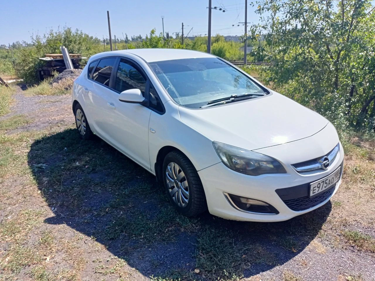 Продам opel astra j, 2013г, 1,6 мех. 5ст. , газ/бенз, норм. состояние, всё работает, цена 610000 руб. торг г. дебальцево, +79493176896,+79490067851 - фотография - 5