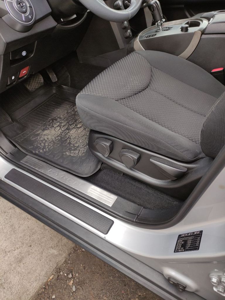 Продам. саненг. кайрон 2014 года свой автомобиль, в прекрасном состоянии весь в родной краске, полный привод всё работает, что есть в машине, год назад было полное техническое обслуживание есть заказ наряд, общие состоянии машины на 5+! цена 1м.270 тысяч рублей! стоит хорошая музыка отличная резина! камера заднего вида! пробег 108 тысяч км. телефон+79493058335.алексей. - фотография - 4