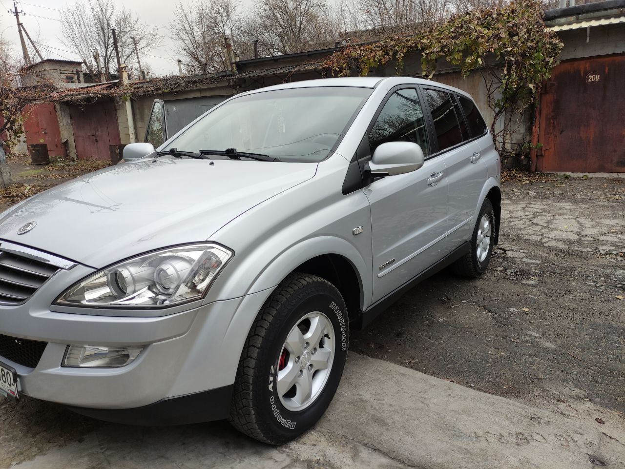 Продам. саненг. кайрон 2014 года свой автомобиль, в прекрасном состоянии весь в родной краске, полны... - фотография