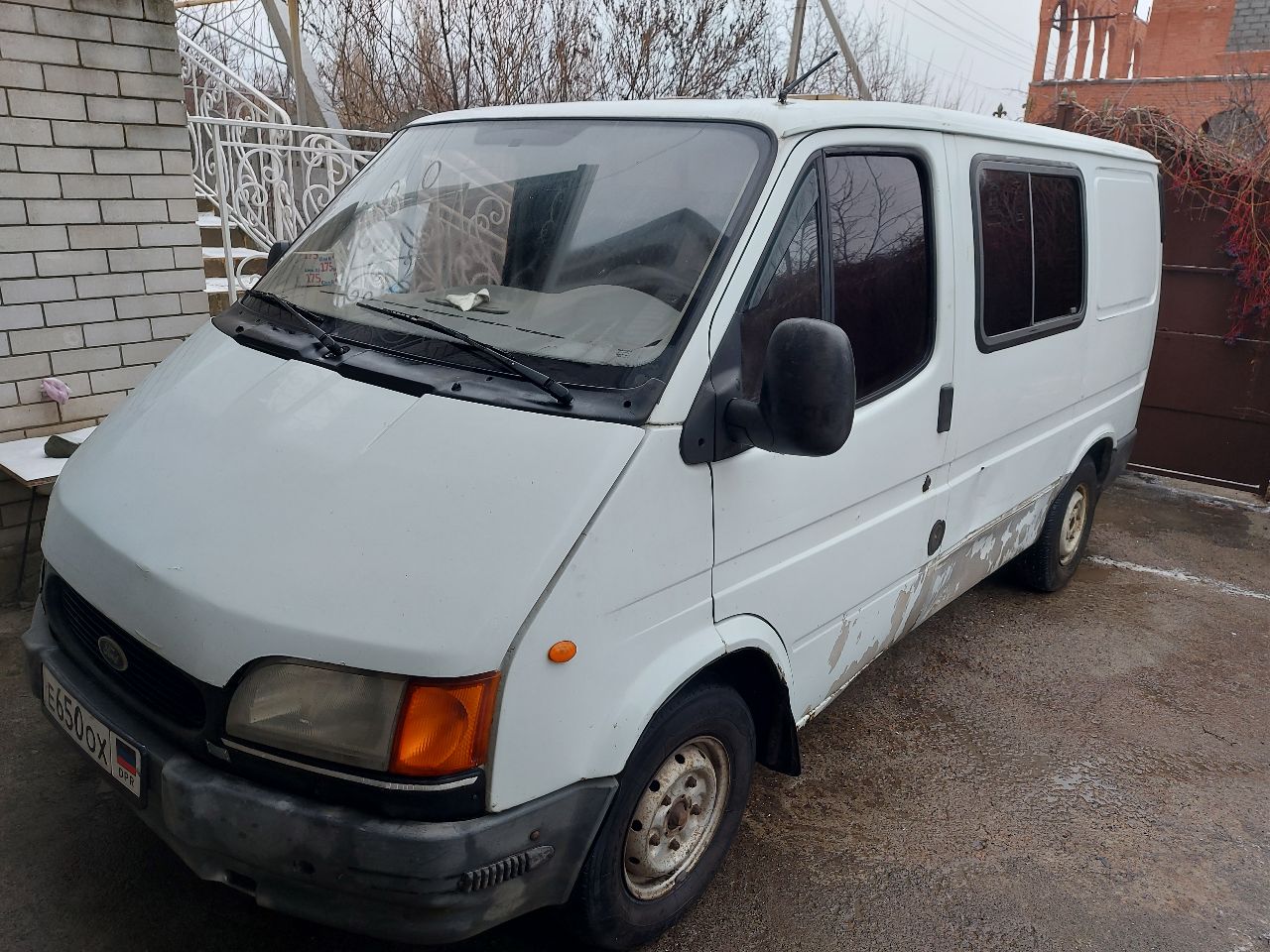 Продам ford transit 2.5 дизель 1996 г. в. пассажир 8+1 мест, двигатель, кпп, подвеска в норме. осмотр г. светлодарск 330 000 руб. торг. тел. +79490432845 - фотография - 3