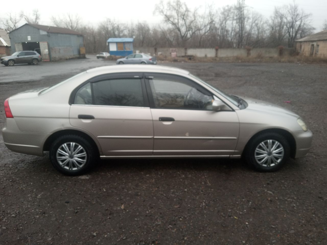 Продам honda civic 2002 год. об. 1,7. 115 л. с. коробка автомат работает отлично, бензин - газ зарегистрирован, авто без гнили и ржавчины кузов оцинкован, салон чистый, не прокурен, печка греет отлично кондиционер холодит отлично, электрорегулировка зеркал, есть сколы по кузову на езду не влияет, резина зима новая, аккумулятор новый, сигнализация, хорошая музыка, 4 эл. стеклоподъёмники, цена 500.000 тыс. руб. , торг. переоформление в мрэо. связь: +79493402550 - фотография - 5