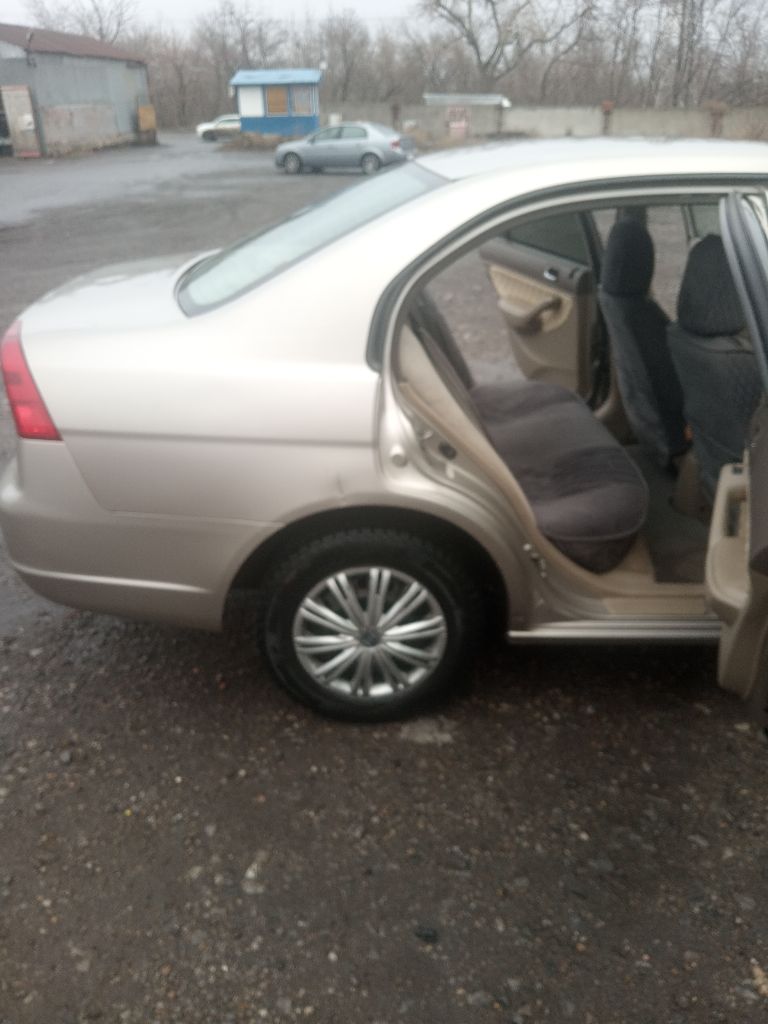 Продам honda civic 2002 год. об. 1,7. 115 л. с. коробка автомат работает отлично, бензин - газ зарегистрирован, авто без гнили и ржавчины кузов оцинкован, салон чистый, не прокурен, печка греет отлично кондиционер холодит отлично, электрорегулировка зеркал, есть сколы по кузову на езду не влияет, резина зима новая, аккумулятор новый, сигнализация, хорошая музыка, 4 эл. стеклоподъёмники, цена 500.000 тыс. руб. , торг. переоформление в мрэо. связь: +79493402550 - фотография - 17