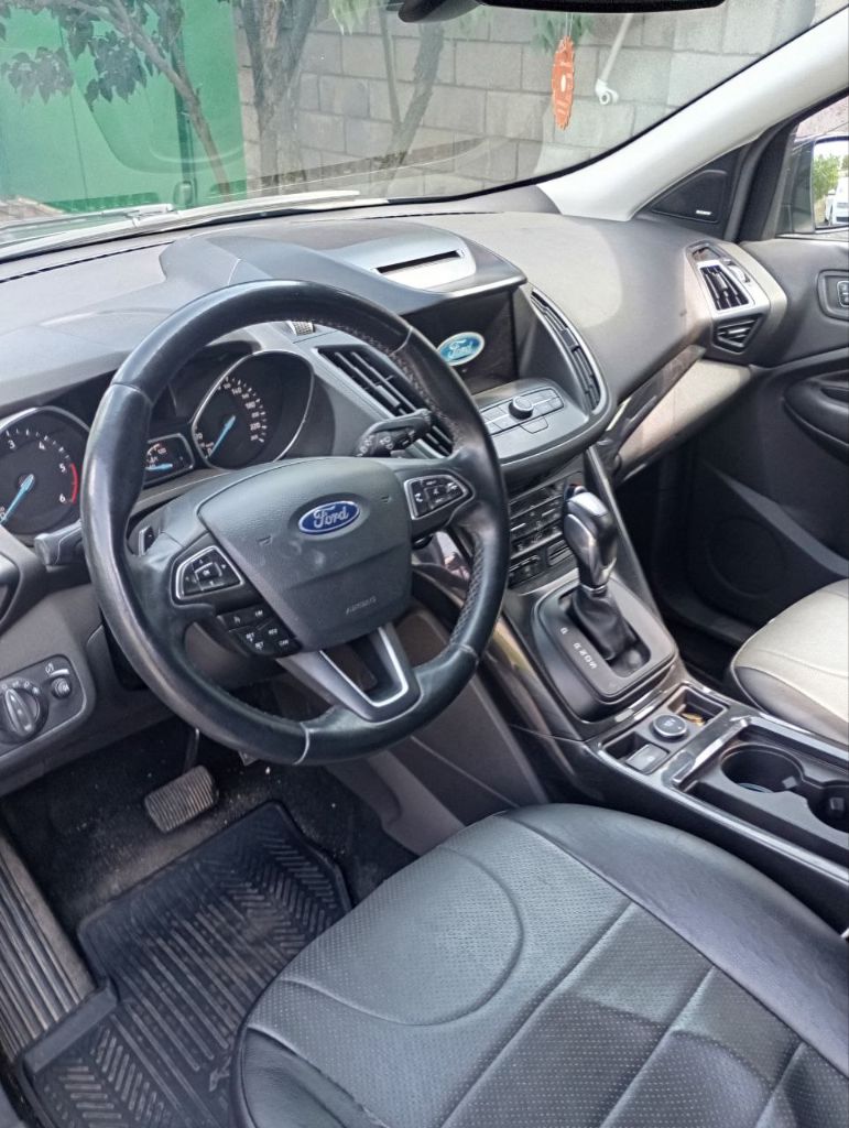 Продам автомобиль ford cuga 2016 года выпуска. тип двигателя- турбо дизель, 2л. , 163л. с.. полноприводный, автомат. усилитель руля- электрический. двухзонный климат контроль. салон комбинированный. обогрев передних сидений, зеркал, задних зеркал и руля. электропривод передних сидений, зеркал, складывание зеркал. датчик дождя, света, партроник задний, камера заднего вида, круиз контроль, бортовой компьютер. пробег родной 155 000,00 км. я второй хозяин. цена 1.250.000 возможен небольшой торг при встрече. +79494475706 - фотография - 5