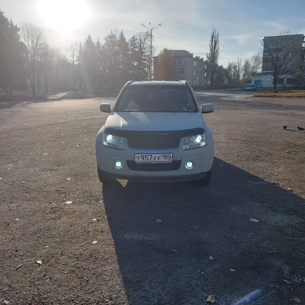 Собственник сузуки гранд витара 2006г акпп 2л 140 🐎, спорт режим полный привод кожаный салон, подогрев перед. сидений, люк. бесключевой доступ abc, esp мультируль электро регулировка и подогрев зеркал, aux и блютуз лэд фары и противотуманки зимняя шипованная резина r17 в подарок покрашена в раптор 900000руб торг +79495864763 - фотография - 2