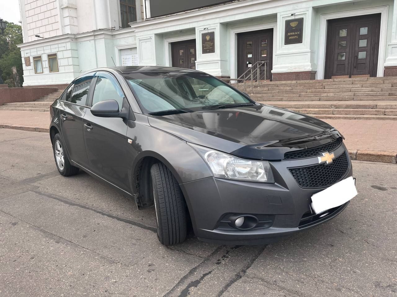 Продам chevrolet cruze 2010 г. в., с обьемом 1.8 мкпп, пробег 192.000 км. состояние хорошее. масло менялось каждые 5 тысяч. за машиной следили. я собственник, местный учет. новая зимняя и летняя резины. цена 599000тыс рос. руб, торг приветствуется, все вопросы по телефону +79497025784. - фотография - 3