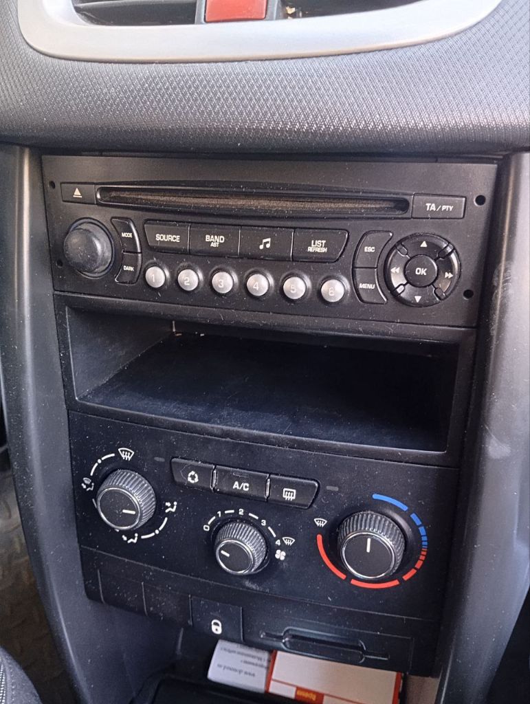 Peugeot( пежо)207 1,4 амт, 3 дв. хэтчбек, 2009 г. в. , рестайлинг, кондиционер, эсп, эур, abs, птф, бк, подрулевые лепестки, aux. везде заменены фильтры и масло. масло в двигателе от замены до замены ни грамма не уходит, новые свечи, новый акб, . пробег 135500км.2 ключа. в авто всё работает. ни одного рыжика. .по машине ничего делать не надо. переоформление в мрэо, я собственник. цена 500 тыс. руб. .горловка. +79493256491 - фотография - 6