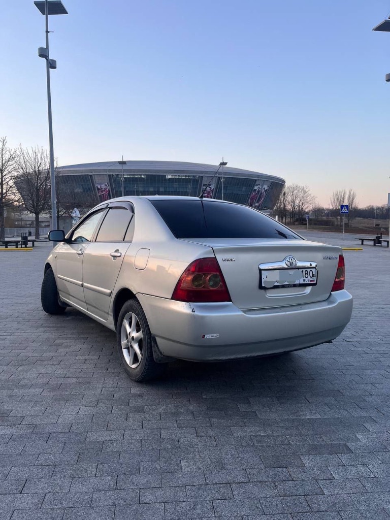 Продам toyota corolla 2004 года выпуска. объем двигателя 1.4. мкпп. двигатель не дымит, передачи не выбивают, едет хорошо. комплектация: электроусилитель руля, электростеклоподьемники, электрорегулировка зерал, обогрев сидений, кондиционер(заправлен, дует хорошо). по технике полностью исправна, состяние: сел и поехал, заменены все расходники, за машиной следил. по кузову есть небольшие недочёты, на езду не влияет. 3 владельца по птс. я 3 хозяин. в моем владении год. продажа с полным переоформлением. цена 450тыс. , . больше вопросов по телефону +79493403786 - фотография - 3