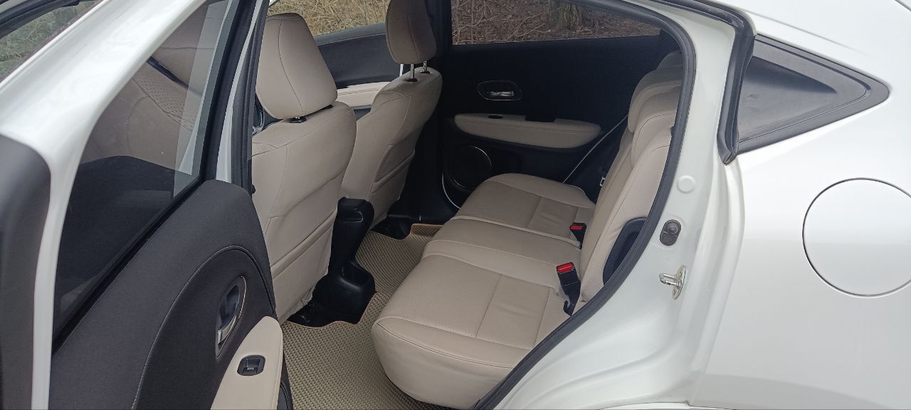 Продам авто honda vesel в идеальном состоянии без дтп 📅год выпуска: 2015 💴цена: 1980 тыс. ✅ растаможен. ✅ пробег свой 104 тыс. км, ✅ двигатель 1.5 л. /161 л. с. ( гибрид ) 📝описание: машина в родной краске + 2 комплекта литья - зима и лето, пробег свой, расход в городе 7л, родные салонные коврики есть. передний привод ! система доступа без ключа. климат-контроль 2-зонный. адаптивный круиз-контроль. антипробуксовочная система (asr). система помощи при торможении, при старте, в гору, при спуске. антиблокировочная система (abs). регулировка руля и передних сидений. на постоянном рф учёте. по всем вопросам звонить по тел: +79493321947 дмитрий - фотография - 9