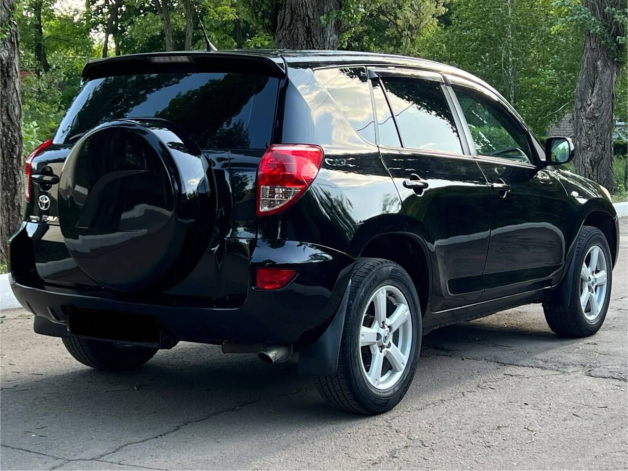 Продам тойота рав 4 2008 года реальный пробег 205000 двигатель 2.0 л. кпп автомат полный привод состояние авто на 4, кузов в отличном состоянии без рыжиков и деформации, салон ходовая в хорошем состоянии, за машину не стыдно на ней ездили только женщины звоните все расскажу два комплекта резины на дисках цена 1250000 торг +79493207147 - фотография - 5