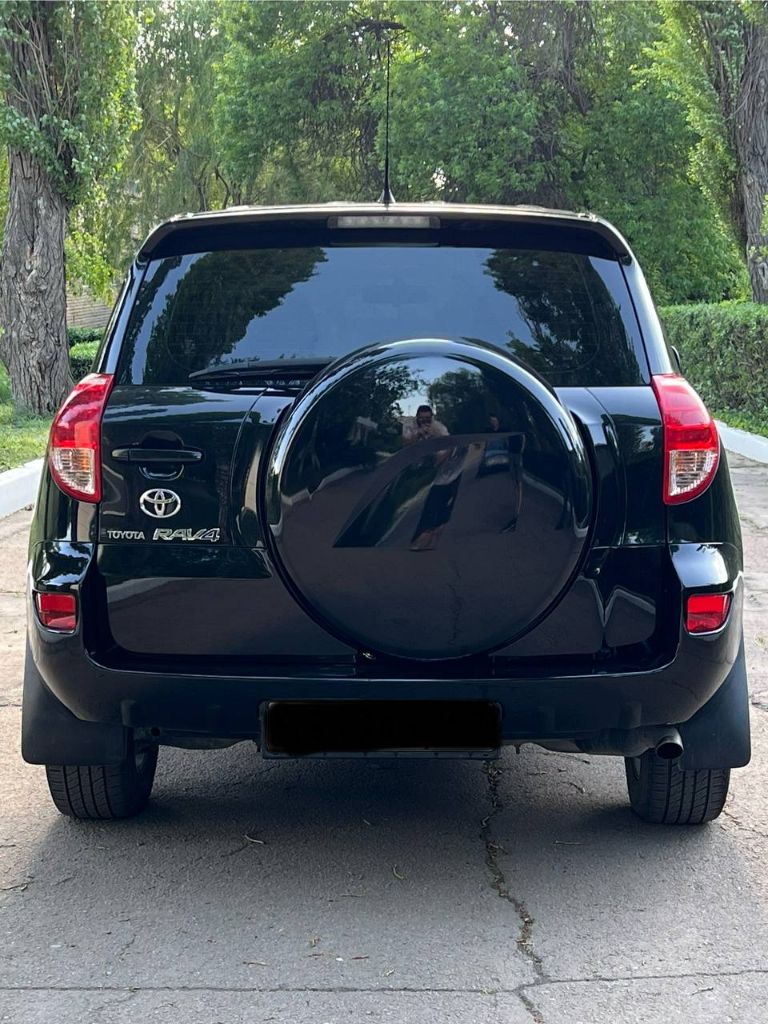 Продам тойота рав 4 2008 года реальный пробег 205000 двигатель 2.0 л. кпп автомат полный привод состояние авто на 4, кузов в отличном состоянии без рыжиков и деформации, салон ходовая в хорошем состоянии, за машину не стыдно на ней ездили только женщины звоните все расскажу два комплекта резины на дисках цена 1250000 торг +79493207147 - фотография - 4