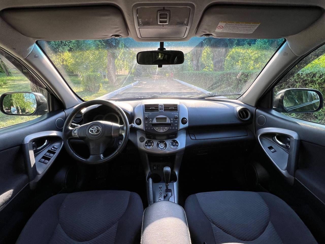 Продам тойота рав 4 2008 года реальный пробег 205000 двигатель 2.0 л. кпп автомат полный привод состояние авто на 4, кузов в отличном состоянии без рыжиков и деформации, салон ходовая в хорошем состоянии, за машину не стыдно на ней ездили только женщины звоните все расскажу два комплекта резины на дисках цена 1250000 торг +79493207147 - фотография - 9