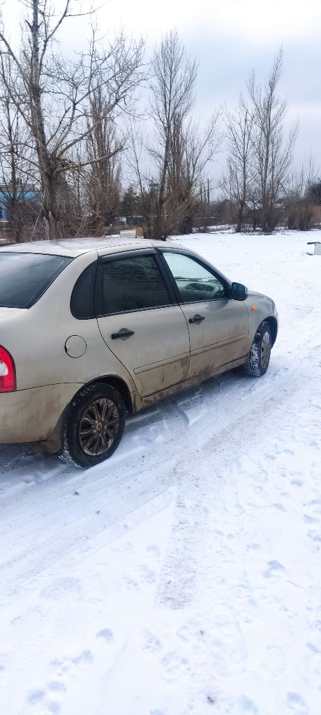 В продаже калина 1-го поколения (седан) 2006 года, пробег 220. мотор 1,6 8 клапанный ( клапана не гнет). на полном ходу. рабочая машина на каждый день. много чего поменяно: грм с помпой, аккумулятор, резина rs2 на 14, тормозные диски и барабаны, сцепление и по мелочам. по комплектации: передние стеклоподъёмники, иммобилайзер, центральный замок, обогрев заднего стекла, музыка 4 динамика. замыкается с брелка, установлены led противотуманные фары, подкрылки, брызговики, подлокотник в салоне, чехлы на сиденья. днище обрабатывалось мастикой. ручник держит. продажа с переоформлением цена 245к +7949 513 80 93 - фотография - 2