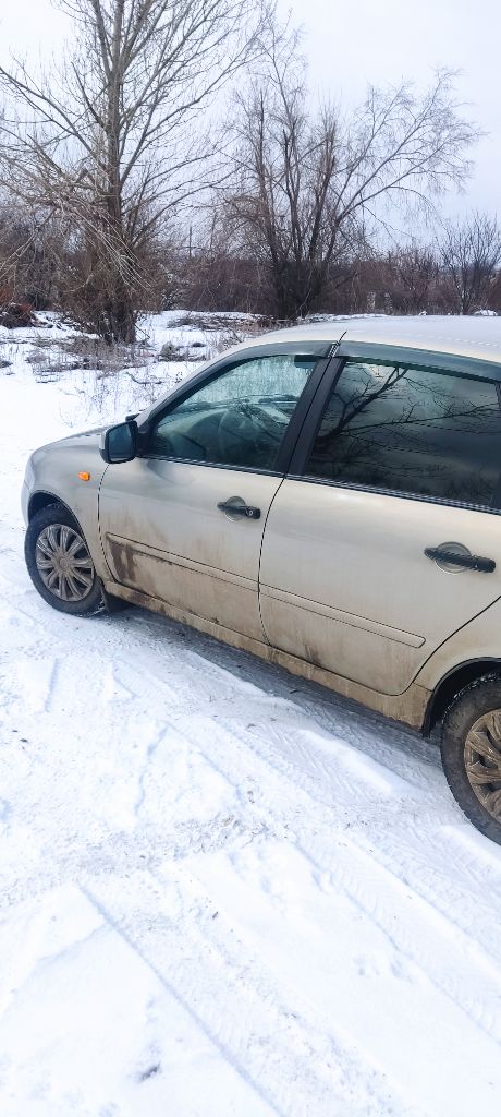 В продаже калина 1-го поколения (седан) 2006 года, пробег 220. мотор 1,6 8 клапанный ( клапана не гнет). на полном ходу. рабочая машина на каждый день. много чего поменяно: грм с помпой, аккумулятор, резина rs2 на 14, тормозные диски и барабаны, сцепление и по мелочам. по комплектации: передние стеклоподъёмники, иммобилайзер, центральный замок, обогрев заднего стекла, музыка 4 динамика. замыкается с брелка, установлены led противотуманные фары, подкрылки, брызговики, подлокотник в салоне, чехлы на сиденья. днище обрабатывалось мастикой. ручник держит. продажа с переоформлением цена 245к +7949 513 80 93 - фотография - 6