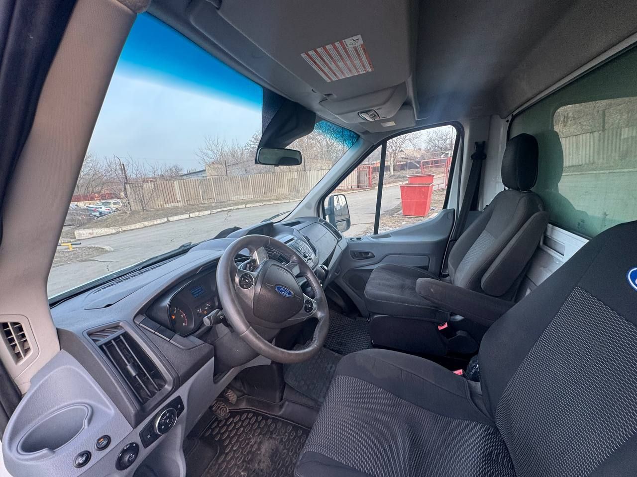 Ford transit 2014 год 2.2 турбодизель категория «в» гидроборт( обслужен ) 1.700 000₽ аргументированн... - фотография