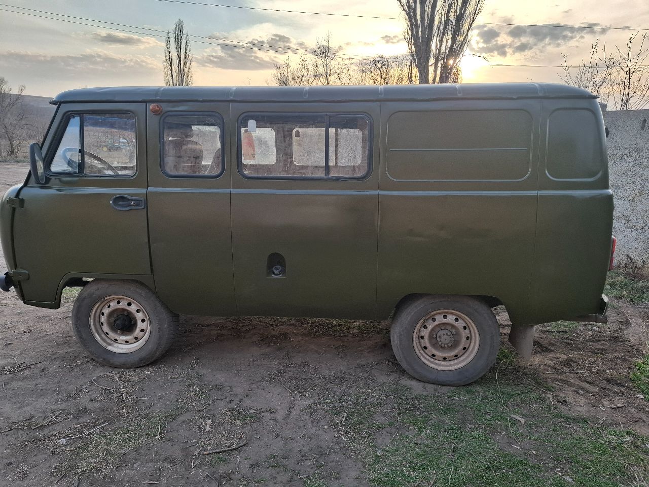 В продаже уаз буханка 2017 г. с гуром 409 мотор (масло, свечи, бронипровода, ремни, помпа новые работает ровно, в системе тосол) кпп5 ступка и раздатка после кап ремонта. включает выключает без хрустов. кулиса тоже новая в мостах масло свежее. машина на полном ходу документы есть резина слабенькая. цена 700т. р +79493120189 телеграм этот же номер находится в красном партизане - фотография - 2