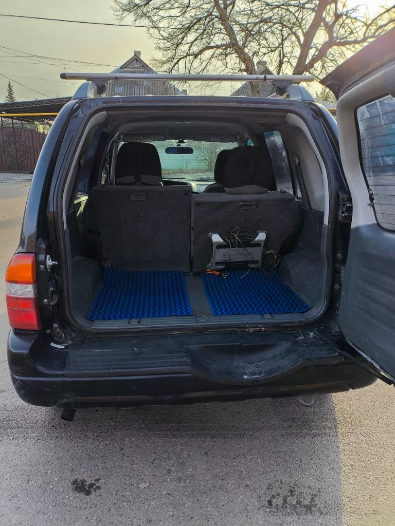 Suzuki grand vitara страна сборки: япония год: 2000 мощность: 165 л. с. объем: 2494 куб/см цвет: черный z5j - bluish black категория тс: легковой универсал рамный джип. номер читается хорошо. задние ведущие. два комплекта колес r16: зима / лето. аккумулятор новый. двигатель v6 шустрый, заводится хорошо в любую погоду. механическая 5-ти ступенчатая коробка передач. реальный расход бензина в круг (трасса/город) — 11,2 литра. требуется подварить заднюю перемычку на раме. сервис / ремонт осуществлялся своевременно на хорошем автосервисе. реальному покупателю разумный торг у капота. - фотография - 4