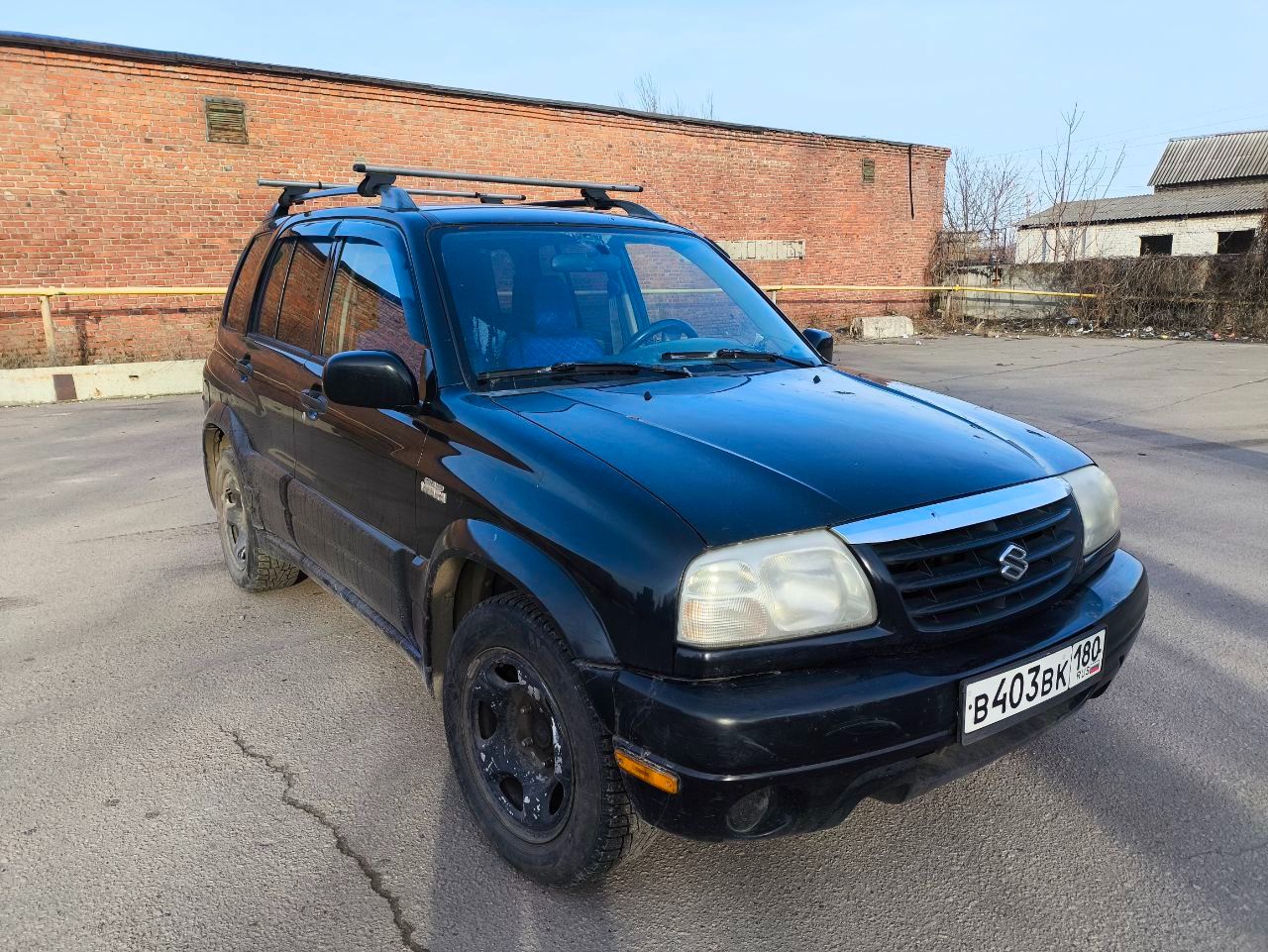 Suzuki grand vitara страна сборки: япония год: 2000 мощность: 165 л. с. объем: 2494 куб/см цвет: чер... - фотография
