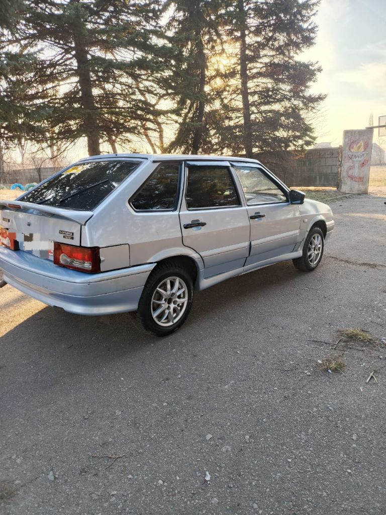 Продам ваз 2114 2004 года не гнилая днище лонжероны стаканы все живое по внешней как на фото по двигателю все отлично коробка новая ходовая часть тоже всё хорошо резина зима титановые диски стоит хорошая музыка усилок четыре калонки магнитола по салону тоже все хорошо по документам все отлично авто без вложений цена данного аппарата 270 тысяч рублей возможен обмен звонить +79494121451 - фотография - 2