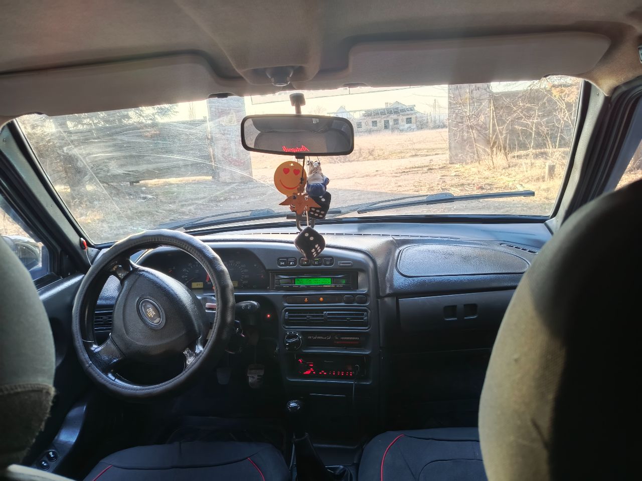 Продам ваз 2114 2004 года не гнилая днище лонжероны стаканы все живое по внешней как на фото по двигателю все отлично коробка новая ходовая часть тоже всё хорошо резина зима титановые диски стоит хорошая музыка усилок четыре калонки магнитола по салону тоже все хорошо по документам все отлично авто без вложений цена данного аппарата 270 тысяч рублей возможен обмен звонить +79494121451 - фотография - 3