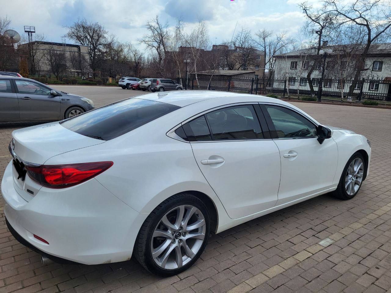 Mazda 6, 2016 г. объём 2.5, 192 л. с., акпп, комплектация grand touring, цвет белый перламутр, пробег 106 тыс. км, сборка япония, своевременное то, имеются все записи об обслуживании, вложений не требует, местный учёт, переоформление в мрэо, цена 1 790 000 рублей. торг. тел. +7 949 428 49 09 - фотография - 4