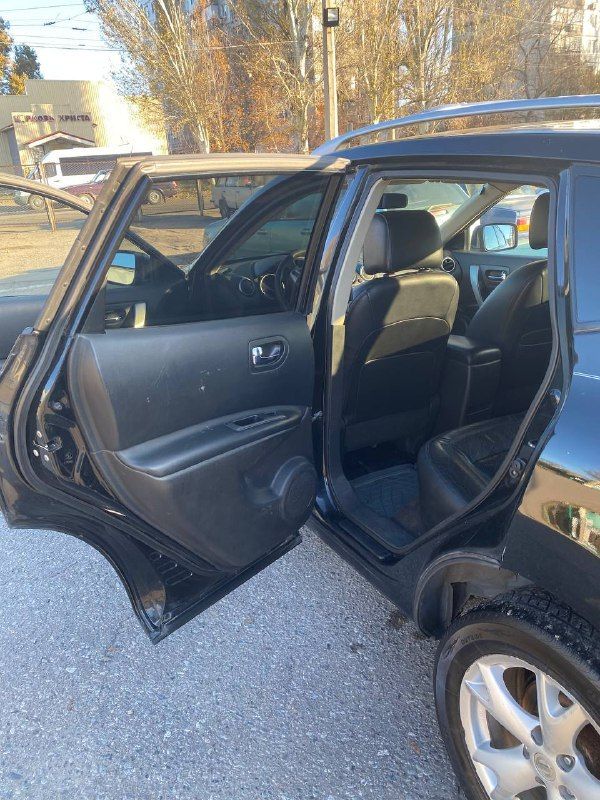 Ниссан rogue 2008 г пробег 110 т миль американец. цена-779 тыс р. продажа по низу рынка. покупал в автосалоне в украине в 2008г. единственный владелец. обьем 2.5 газ евро4 салон кожа. автомат, полный привод. климат, круиз, подогрев компьютер-все есть. ходовая, двигатель, коробка в порядке. ржавчины нет-оцинковка есть царапины по кузову. 2 учета-днр и украина. есть украинские номера-можно ездить за границу. продаю так как езжу на другой, а эта 2 года практически стоит в гараже тел донецк +7949 476-15-35 - фотография - 11