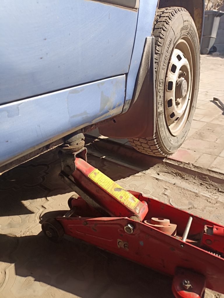 Продам дэо матиз 0.8 выпуск, 2007год. пробег 141000 км. не гнилая не ржавая. кондиционер, гидроусилитель руля, сигнализация, магнитола. м машиной идёт комплект зимней резины на дисках, новые колодки тормозные, шаровая опора, рулевые наконечники и другие. вопросы по телефону +79493030131. заменил поршневые кольца, ремни, помпу, масляные наконечники на клапанах. не гнилая, не ржавая. 290000 руб. - фотография - 10