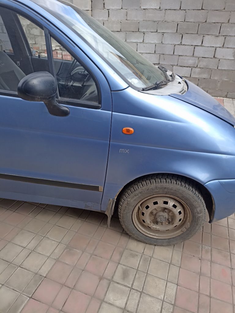 Продам дэо матиз 0.8 выпуск, 2007год. пробег 141000 км. не гнилая не ржавая. кондиционер, гидроусилитель руля, сигнализация, магнитола. м машиной идёт комплект зимней резины на дисках, новые колодки тормозные, шаровая опора, рулевые наконечники и другие. вопросы по телефону +79493030131. заменил поршневые кольца, ремни, помпу, масляные наконечники на клапанах. не гнилая, не ржавая. 290000 руб. - фотография - 8