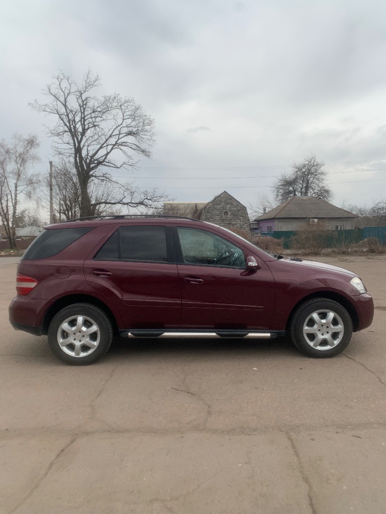 Продам mercedes benz w164.2006 год. 3,5 бензин. пробег 312 000.в хорошем состоянии. на пружинах. 2 комплекта колёс (зима r 18, лето r 20). 2 ключа. 1млн. 400 тыс. г. полное переоформление. харцызск. тел. +7 949 407 50 27 - фотография - 5