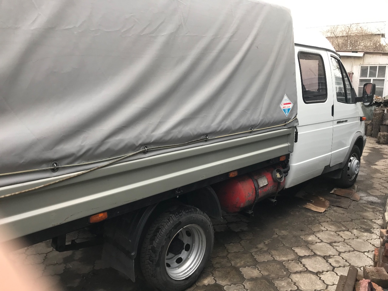 Газель дуэт 2014 год бензин газ 2.9 инжектор. машина не бита некрашена родные стёкла, рама в идеале, тент целый, борта не гнутые, мотор масло не ест, цена 950009 руб. 79493326276 - фотография - 4