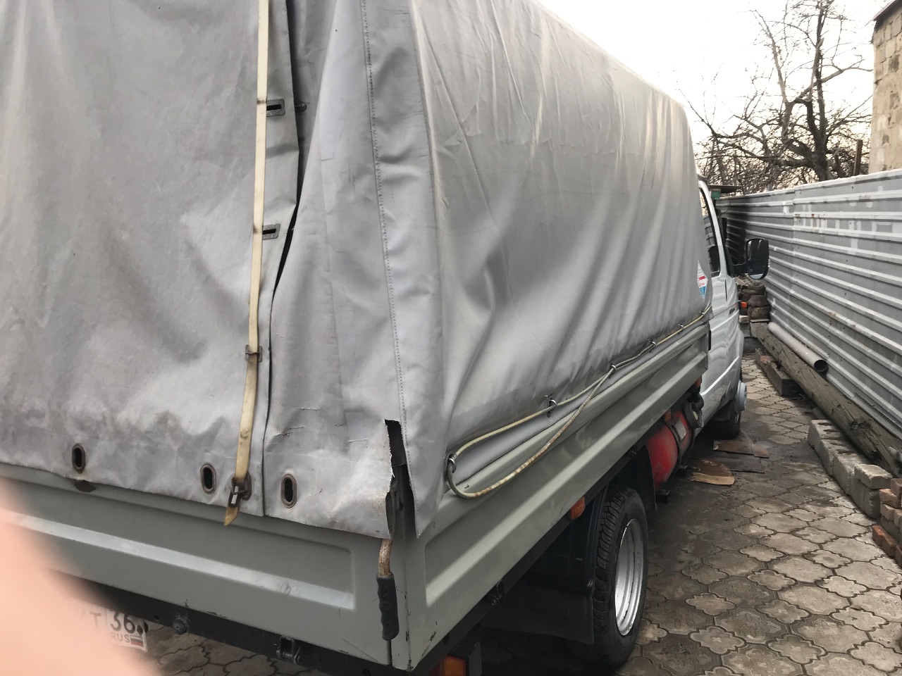 Газель дуэт 2014 год бензин газ 2.9 инжектор. машина не бита некрашена родные стёкла, рама в идеале, тент целый, борта не гнутые, мотор масло не ест, цена 950009 руб. 79493326276 - фотография - 5