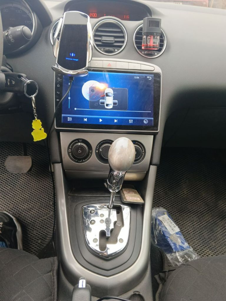 Продам пежо 308 хэтчбэк 2011года, автомат, пробег 132 тыс, объём 1,6. цена 550 тыс. торг. шахтерск. авто в хорошем состоянии на полном ходу, масла менялись во время, двигатель, коробка, ходовка без нареканий, сел и поехал. есть ньюансы по лкп. собственник, переоформление в мрэо. тел:79494037528. - фотография - 4