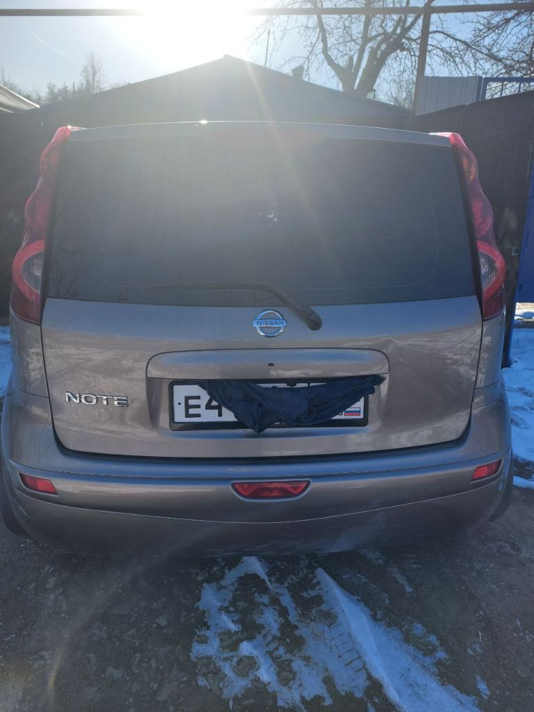 Продам ниссан ноте 2012г. 1,4 бензин, механика. пробег 230000 км. чистая, ухоженная. кондиционер, гур, абс, стеклоподъемники, подогрев сидений, камера заднего вида. омыватель фар и т. д., новый аккумулятор, свежее масло, два комплекта резины. вложений не требует. цена 730 тыс. руб. , торг. тел. +79493113075 анатолий - фотография - 5